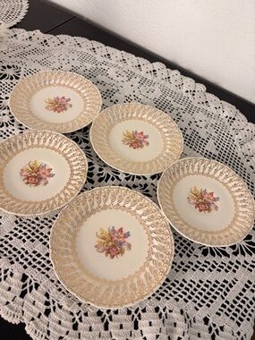 ✨🌸 Vintage Nasco 22K Gold Floral Plate Set – 5 Pieces (1960s USA) 🌸✨